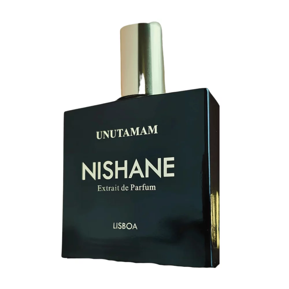 Nishane Unutamam Extrait De Parfum 30Ml Bottle On A Bold, Dramatic Background, Showcasing Notes Of Lavender, Patchouli, And Caramel.